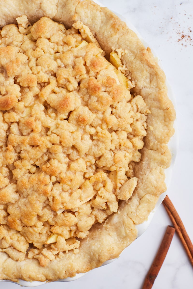 apple pie with crumb topping