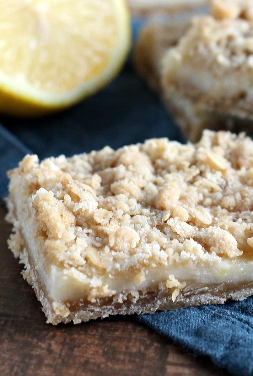 Lemon Crumb Bar with lemons