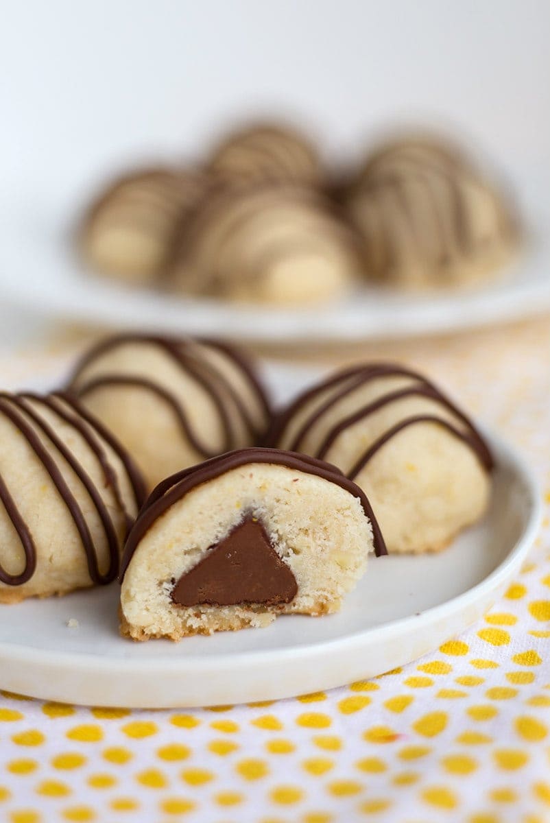 Lemon Kiss Cookies cut in half