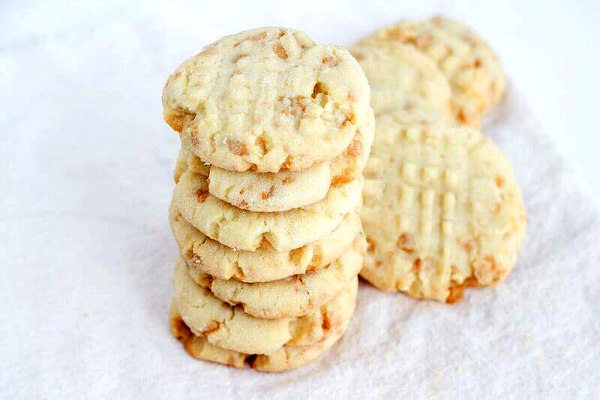 Texas Almond Crunch Cookies