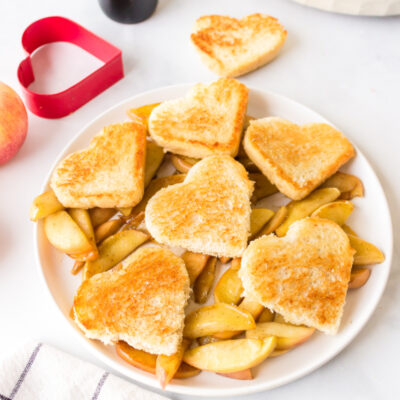 vanilla apples on a plate with toasted heart bread pieces