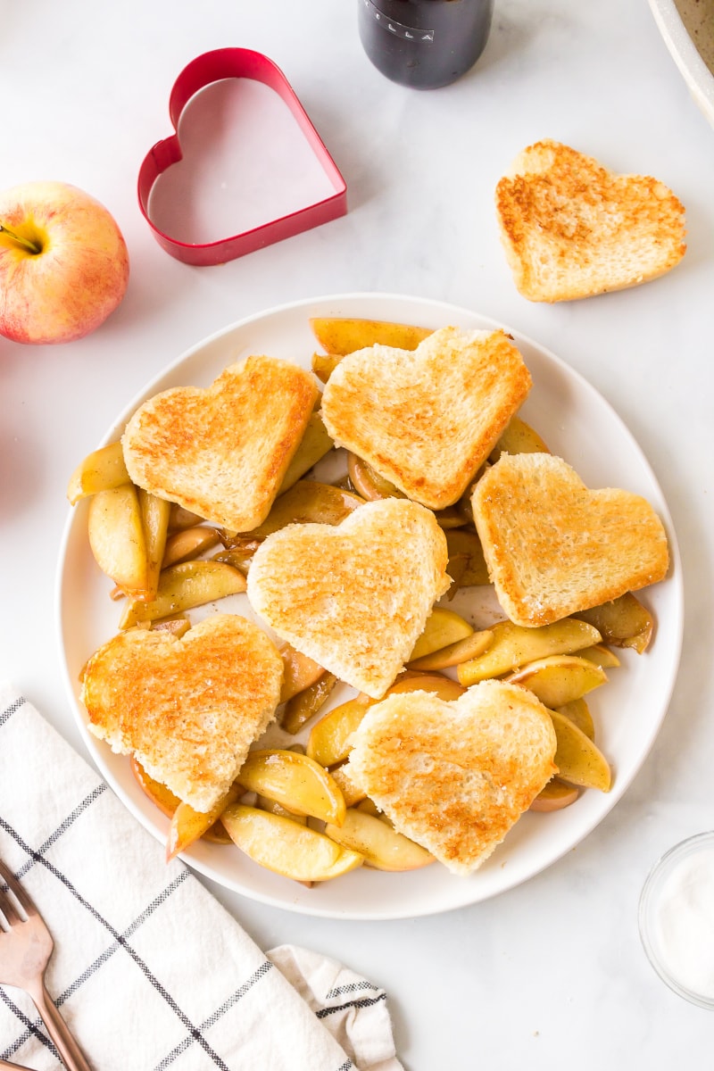 vanilla apples on a plate with heart shaped toasted bread