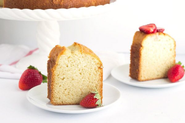 Classic Vanilla Pound Cake recipe - by RecipeGirl.com