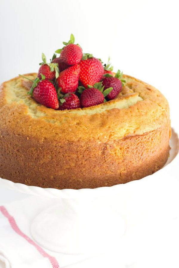 Classic Vanilla Pound Cake recipe - by RecipeGirl.com