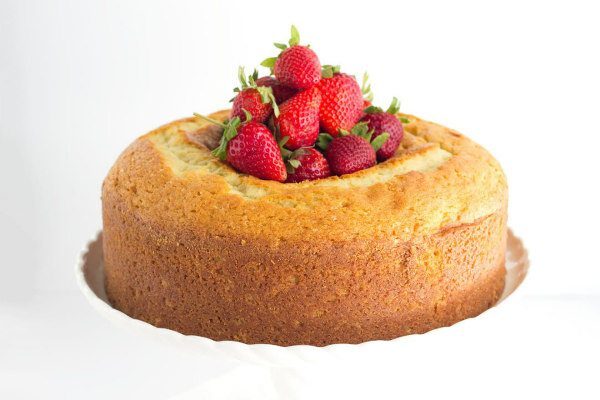 Classic Vanilla Pound Cake recipe - by RecipeGirl.com