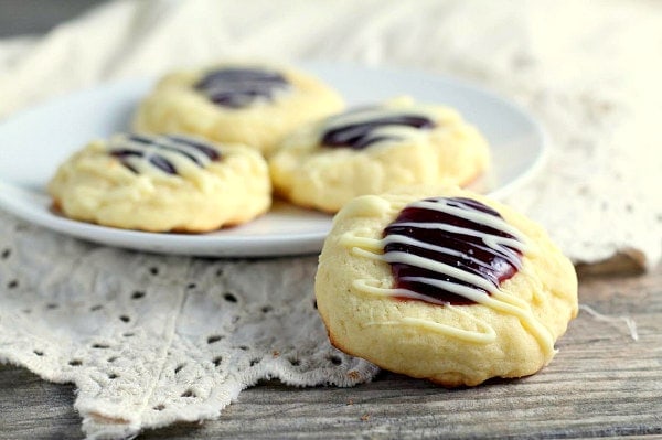 White Chocolate Raspberry Cookies recipe from RecipeGirl.com #whitechocolate #cookies #recipe #raspberry White Chocolate Raspberry Cookies