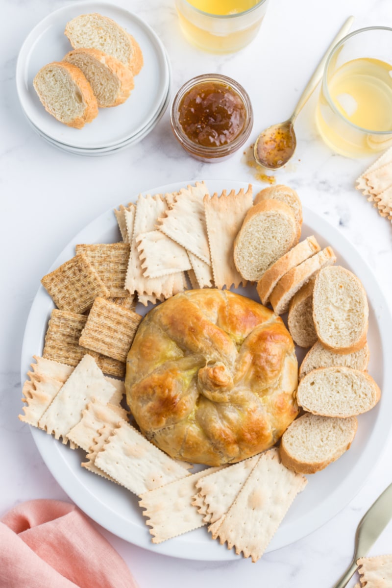 baked brie ono a serving plate with crackers and baguette