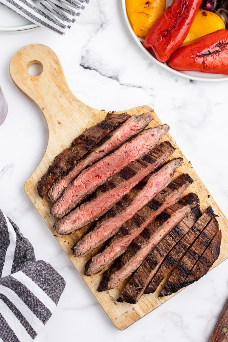 steak cut into slices on cutting board