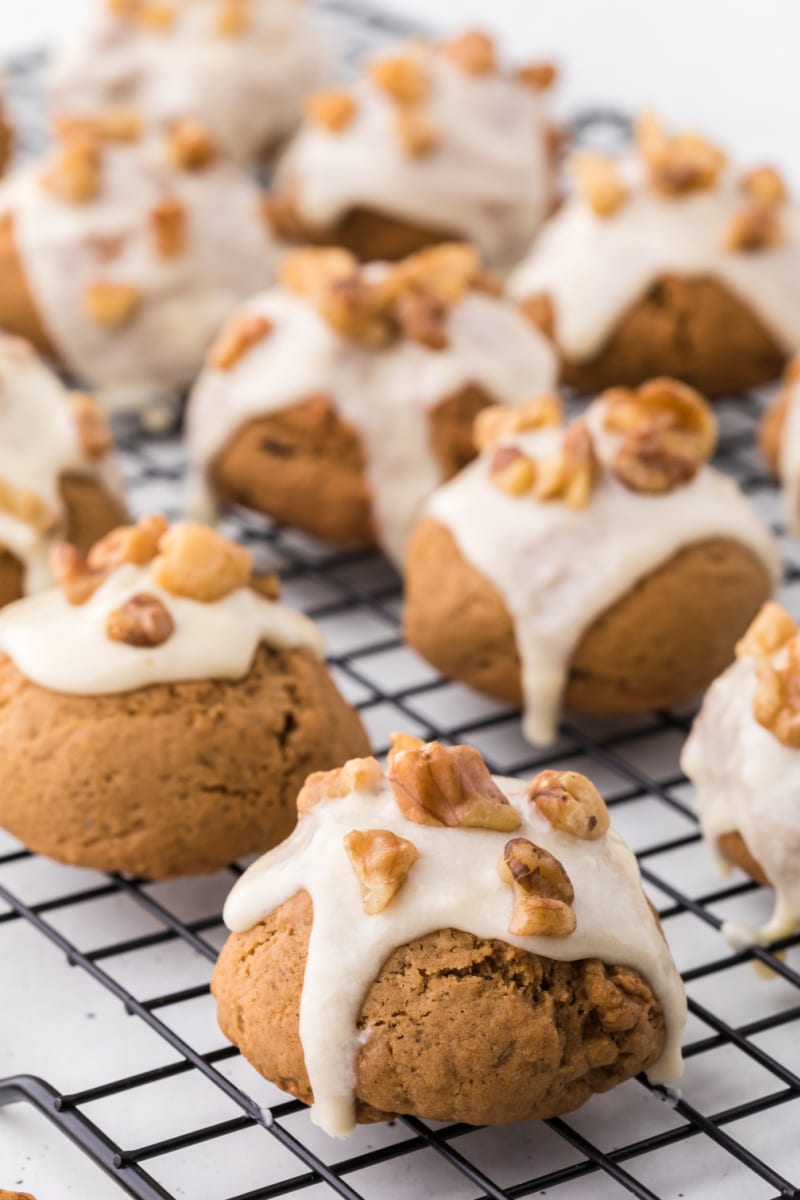 maple walnut spice cookies on a cooling rack