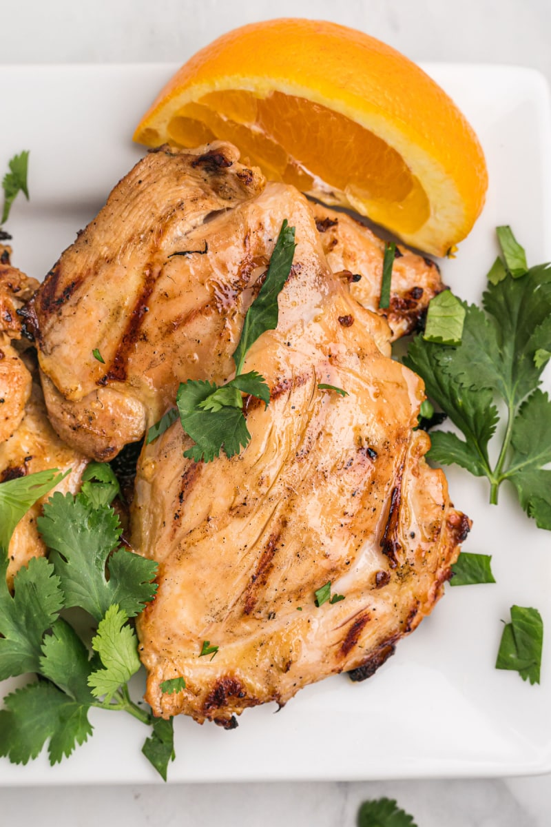 orange and ginger grilled chicken thighs with orange slice