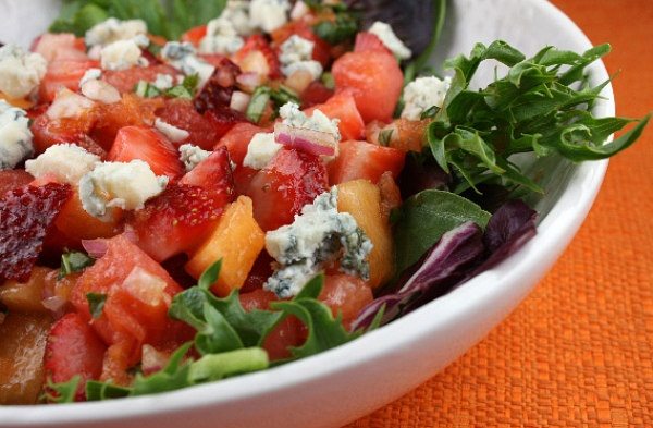 strawberry melon salad with watermelon vinaigrette