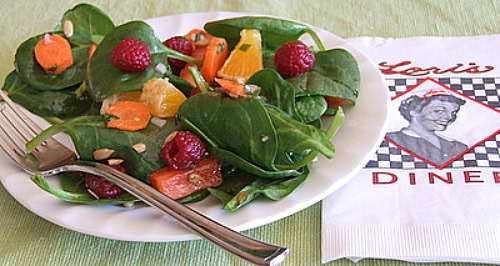 Baby Spinach and Raspberry Salad Baby Spinach and Raspberry Salad on plate