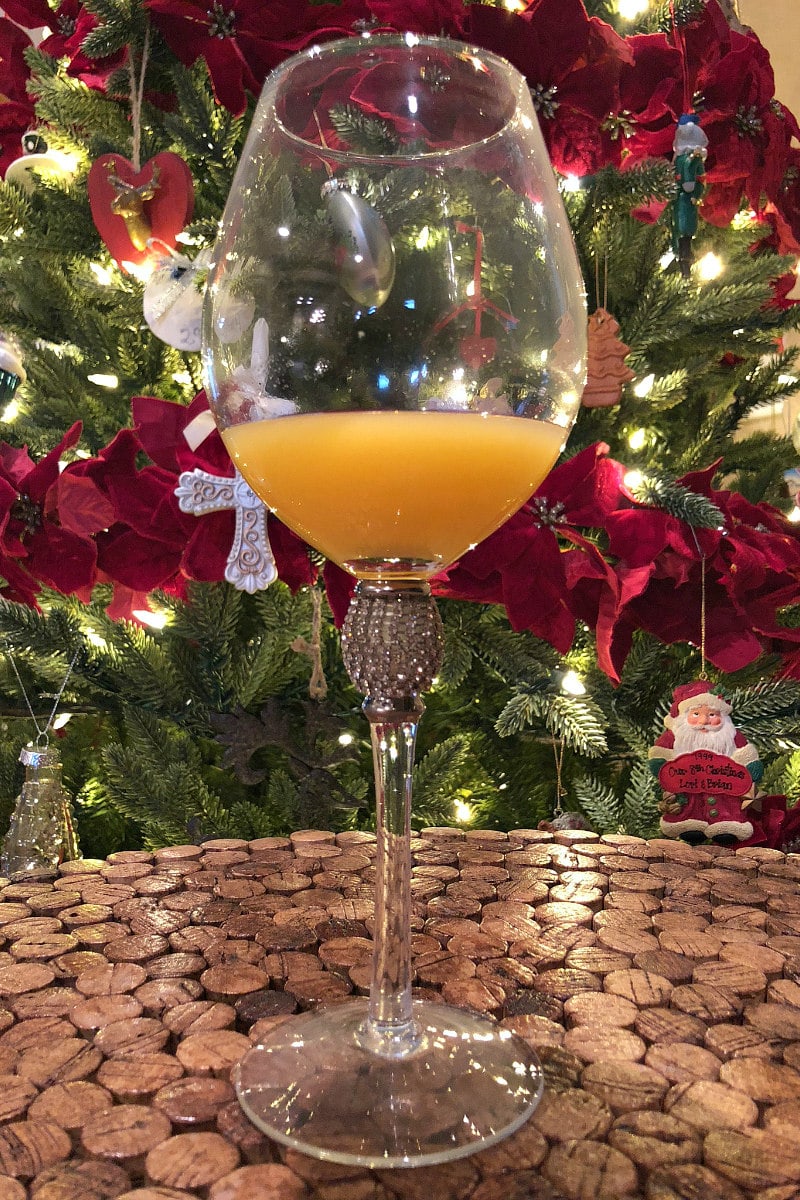 How to Make Cranberry Mimosas