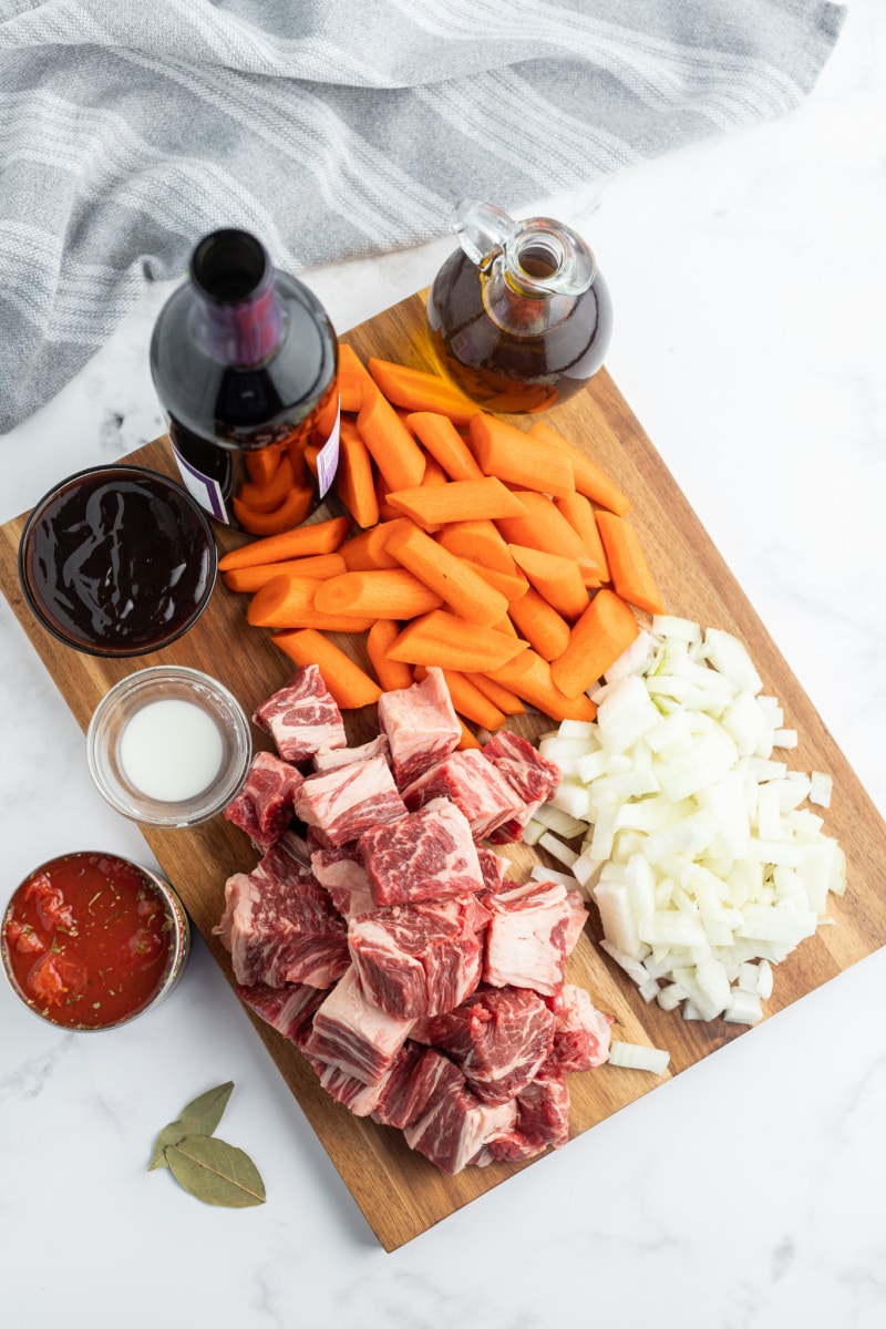 ingredients displayed for beef stew with red wine