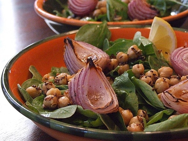 spinach and arugula salad with indian spiced chickpeas