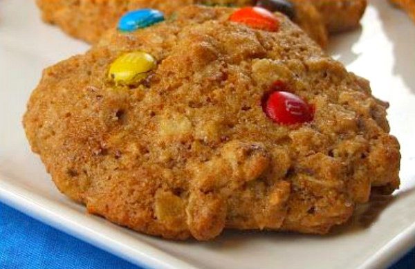 Agave and Honey Oatmeal M&M Cookie