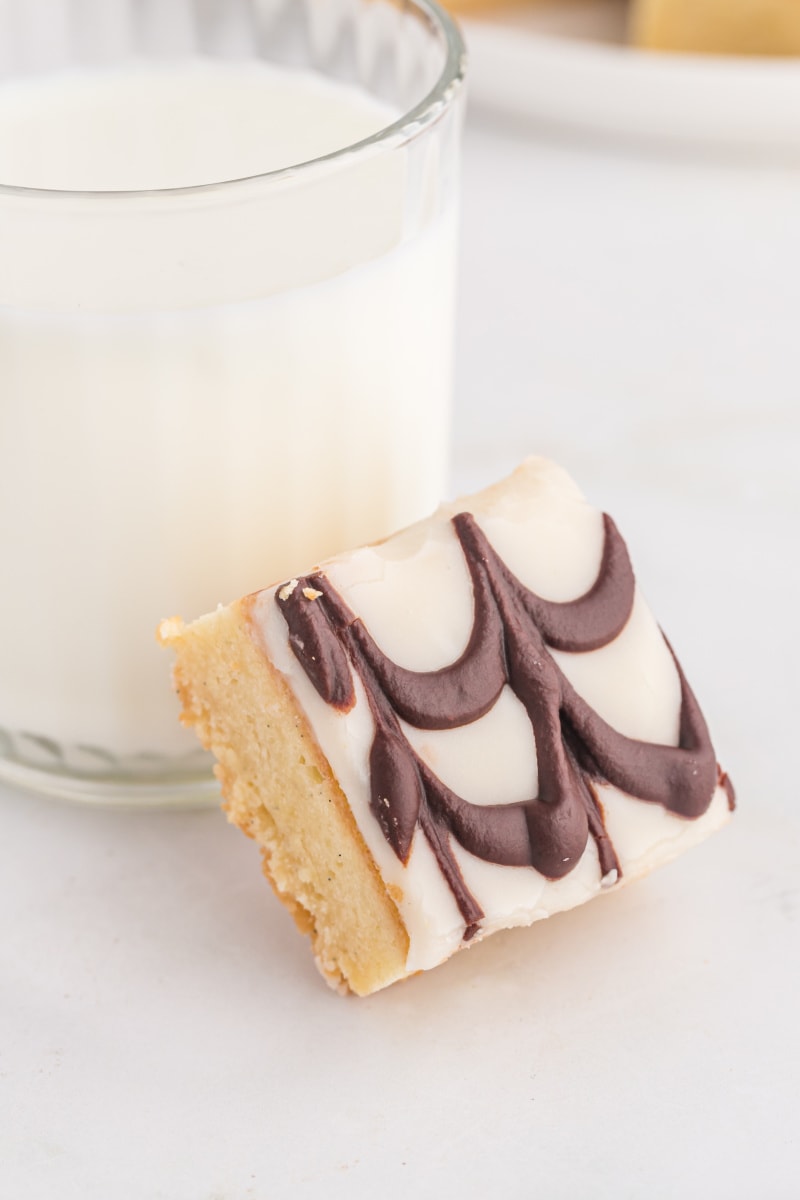 vanilla bean bar with glass of milk