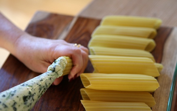 How to Make Spinach and Cheese Stuffed Manicotti