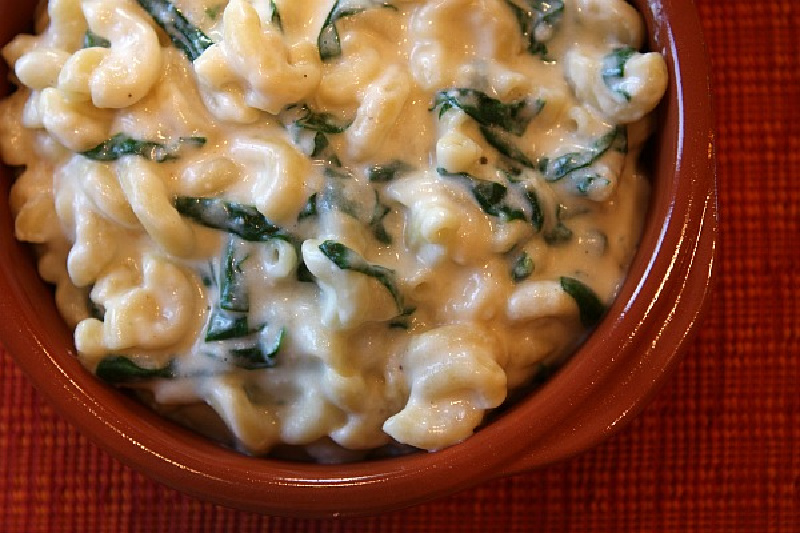 bowl of spinach macaroni and cheese