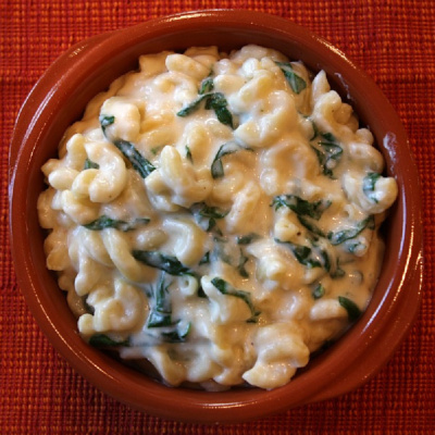 bowl of spinach macaroni and cheese