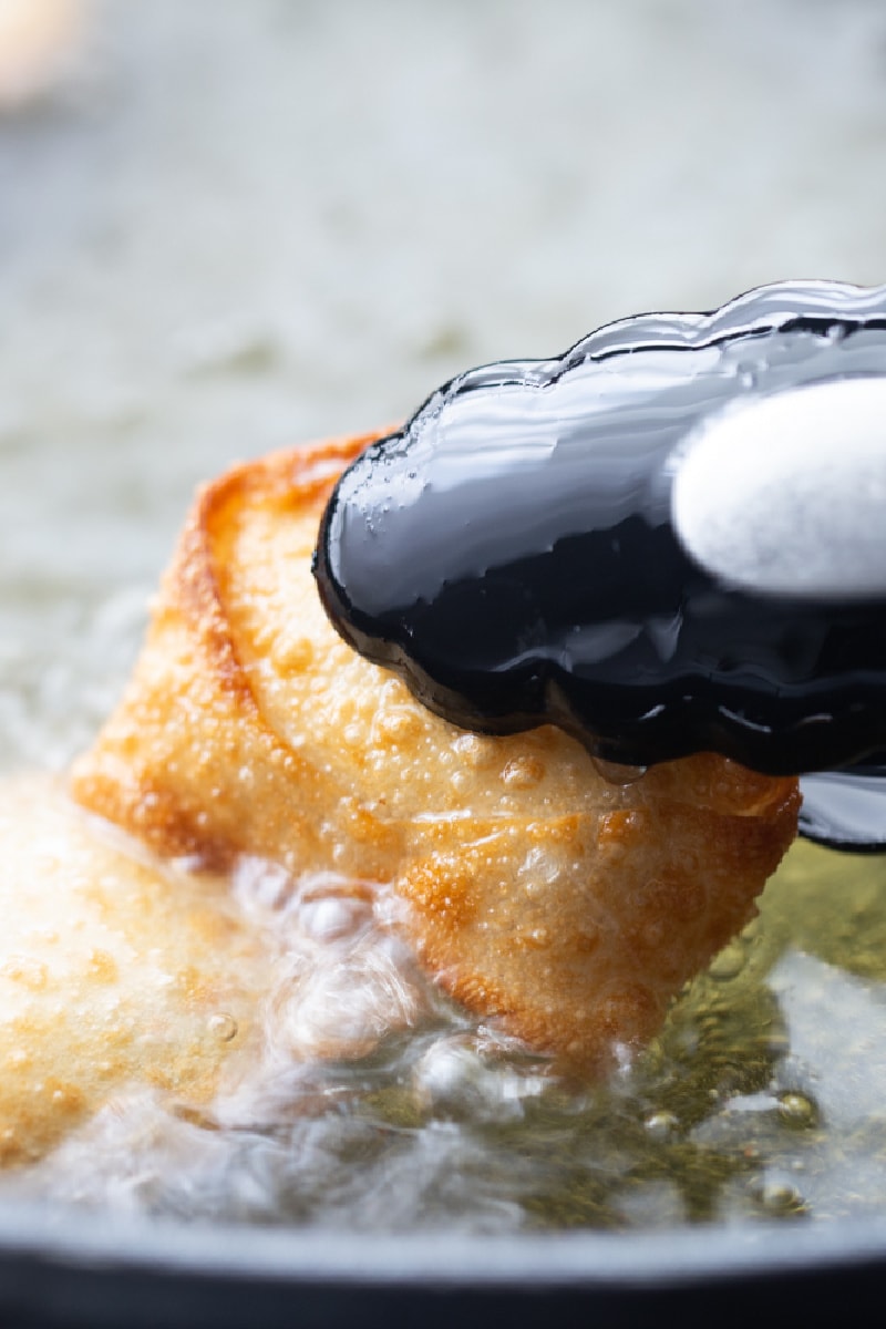 frying a wonton in oil