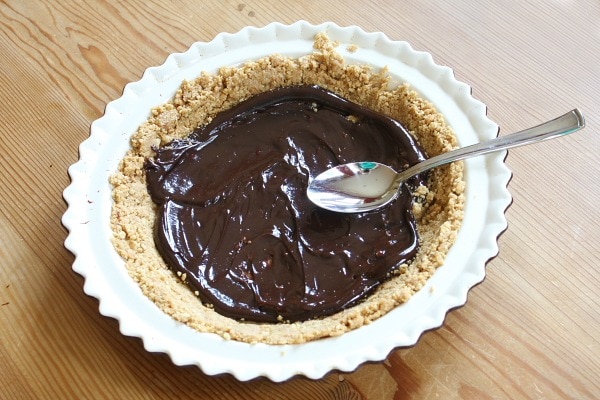 adding hot fudge to pie crust