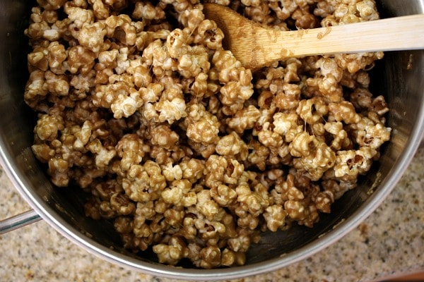 How to Make Caramel Corn : stir to combine
