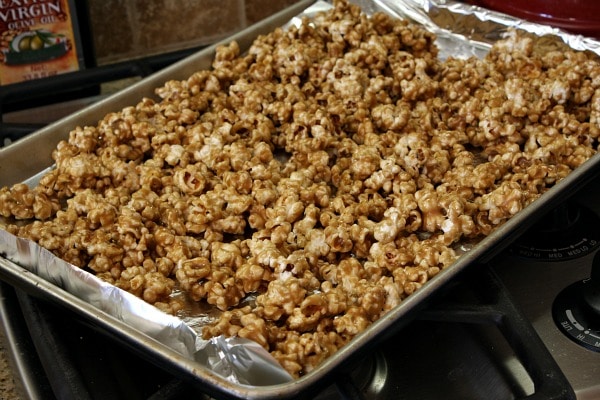 How to Make Caramel Corn : spread the caramel corn on a baking sheet