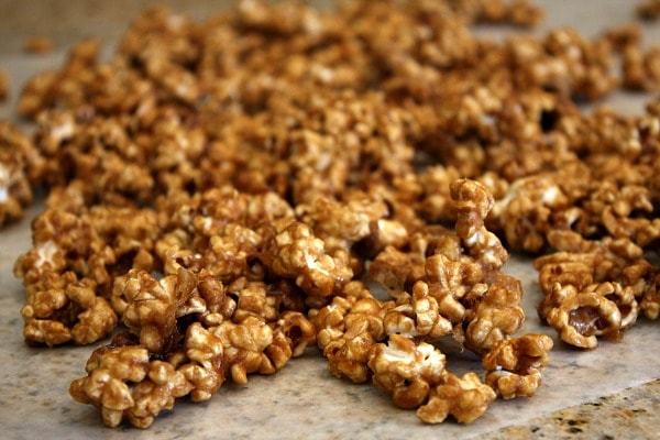 How to Make Caramel Corn : let it cool