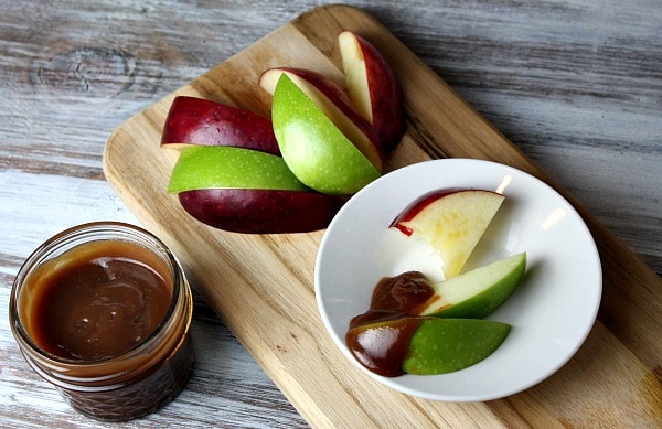 apples served with salted caramel sauce