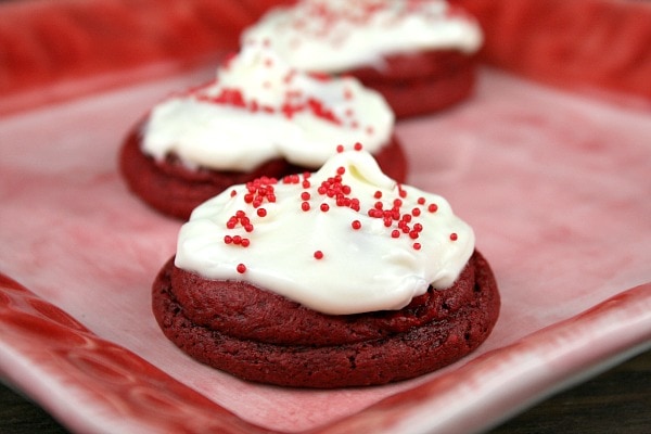 volatilitet Døde i verden under Red Velvet Cookies with Cream Cheese Frosting - Recipe Girl