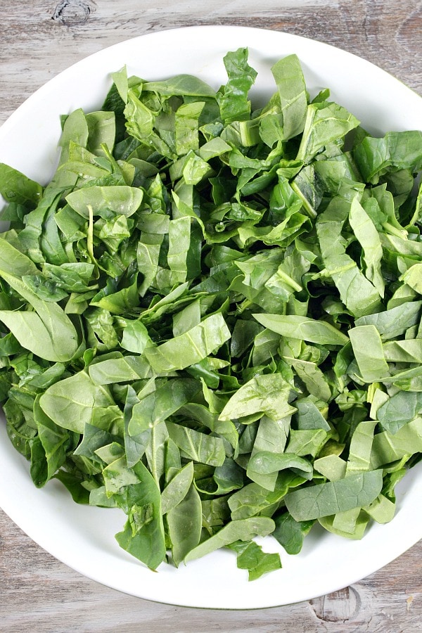 How to Make Spinach Salad with Chicken, Avocado and Goat Cheese 