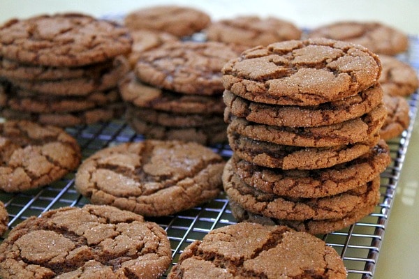 gingersnaps in stacks on cooling rack