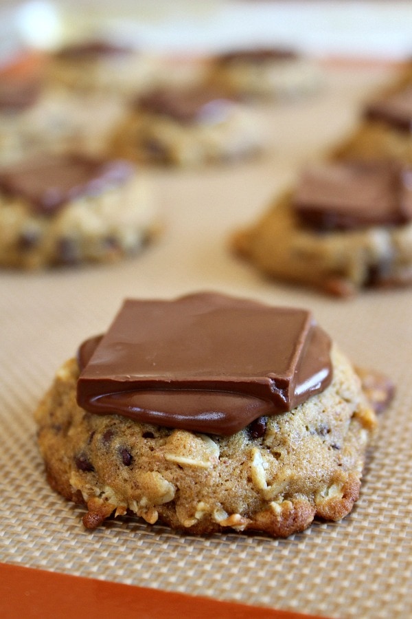 Pumpkin Oatmeal Candy Bar Cookies recipe from RecipeGirl.com #pumpkin #oatmeal #candy #candybar #chocolate #cookies #recipe #RecipeGirl pumpkin oatmeal candy bar cookie