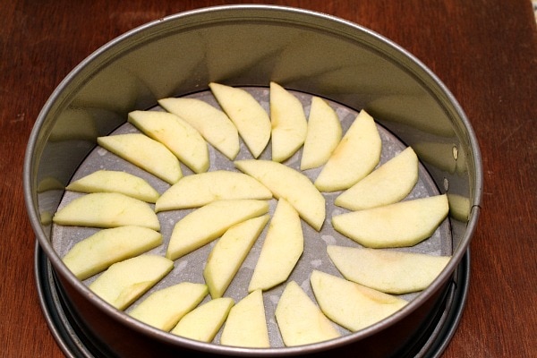 Making an Apple Pie Cake 
