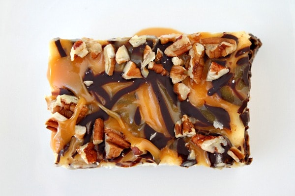 Caramel Pecan Cheesecake Bars recipe from RecipeGirl.com #caramel #pecan #cheesecake #bars #recipe #RecipeGirl Caramel Pecan Cheesecake Bars