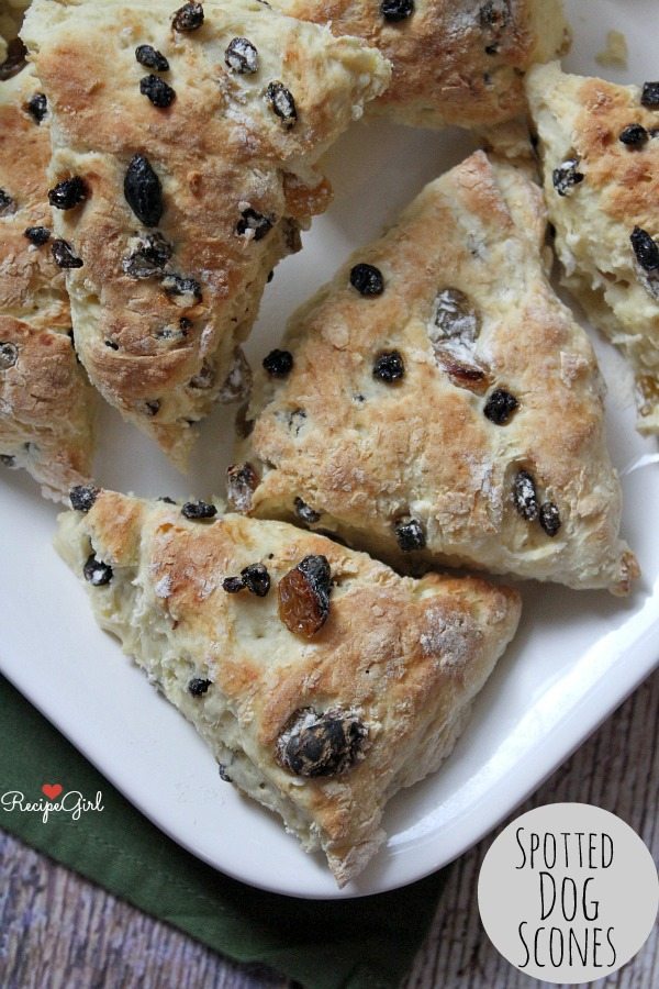 Spotted Dog Irish Soda Bread Scones recipe from RecipeGirl.com #scones #irish #irishsodabread #sodabread #stpatricksday How to Make Scones