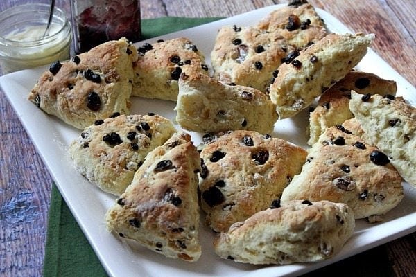 Spotted Dog Irish Soda Bread Scones recipe from RecipeGirl.com #scones #irish #irishsodabread #sodabread #stpatricksday Spotted Dog Irish Soda Bread