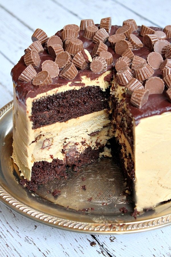 Chocolate Peanut Butter Cup Cheesecake Cake 