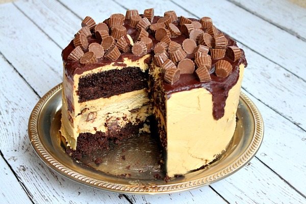 Chocolate Peanut Butter Cup Cheesecake Cake