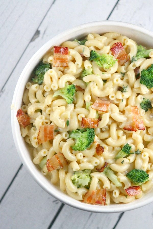 Bacon and broccoli Macaroni and Cheese in a bowl