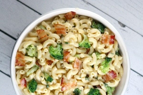 Bacon and Broccoli Macaroni and Cheese in a bowl