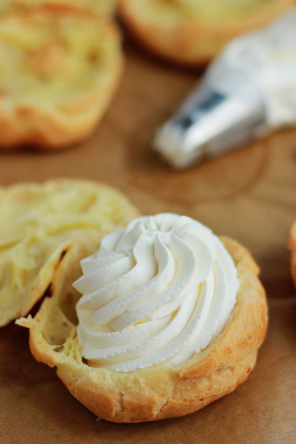 cream-puff-filling in cream puff