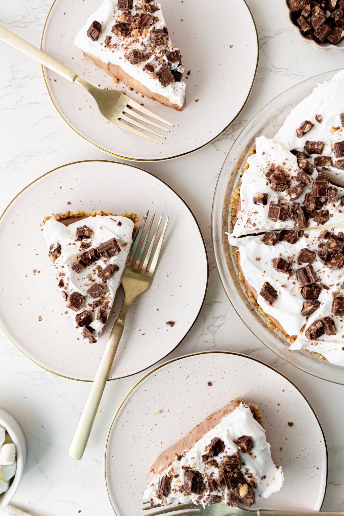 candy bar pie with individual slices on plates