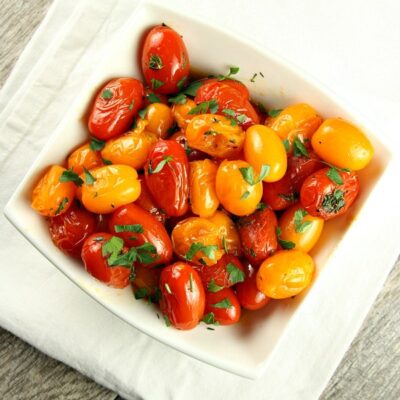 growing thyme with tomatoes