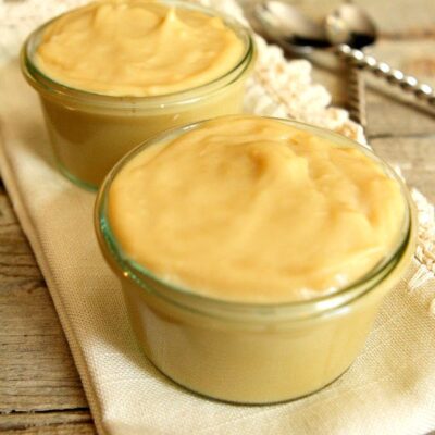 butterscotch pudding in glass dishes