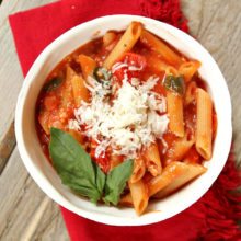 Easy One Pot Caprese Pasta