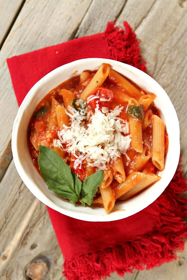 Easy One Pot Caprese Pasta Recipe - RecipeGirl.com