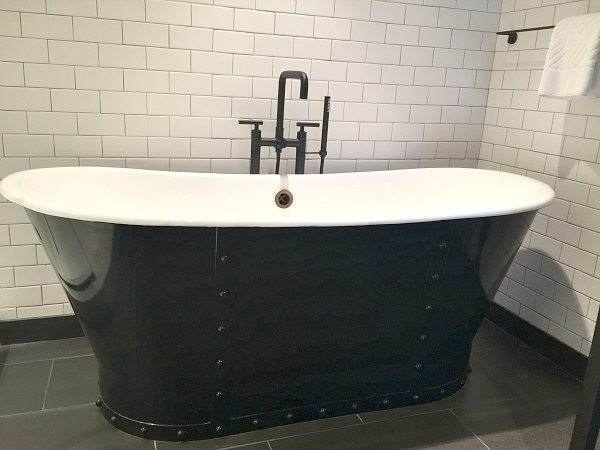 Pier 2620 Hotel Bathtub