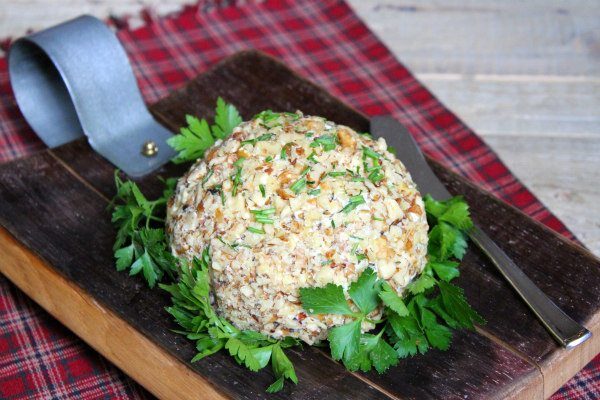 Blue Cheese Ball recipe - an easy appetizer recipe to serve at parties : from RecipeGirl.com